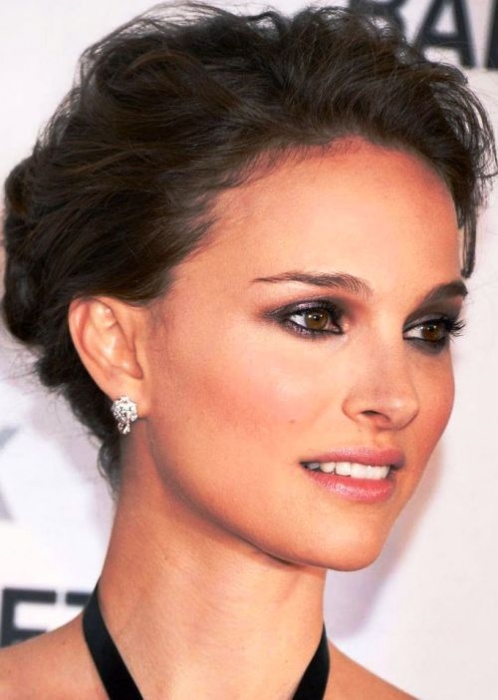 Best Celebrity Makeup Looks for Brown Eyes_12