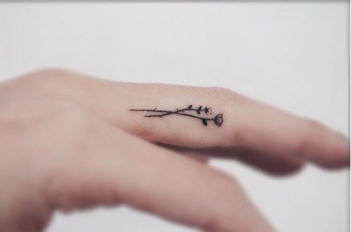 small finger tattoo_28