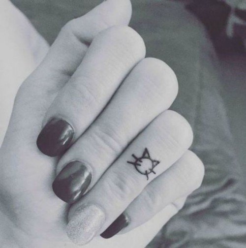 small finger tattoo_39